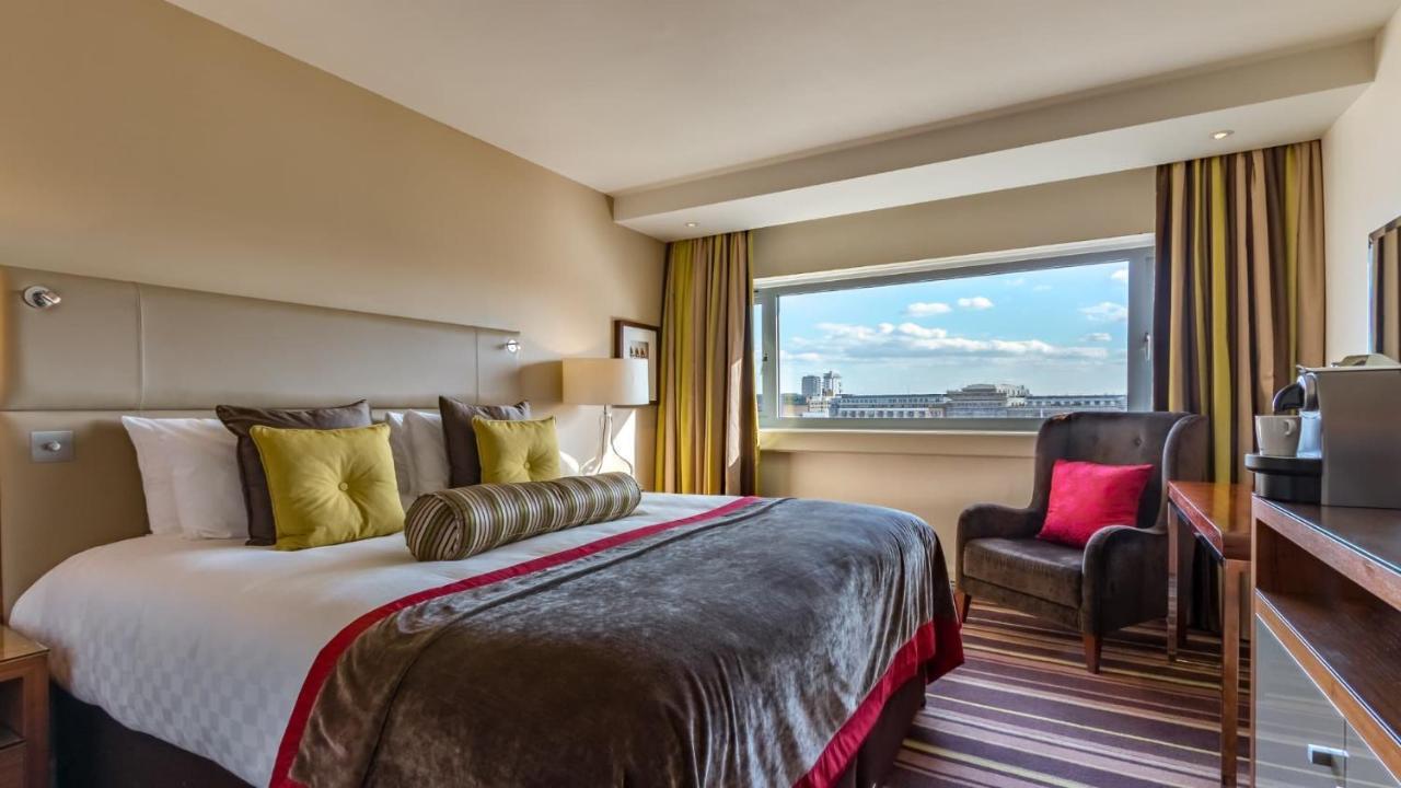 The Tower Hotel, By Thistle Londra Esterno foto A room at the hotel