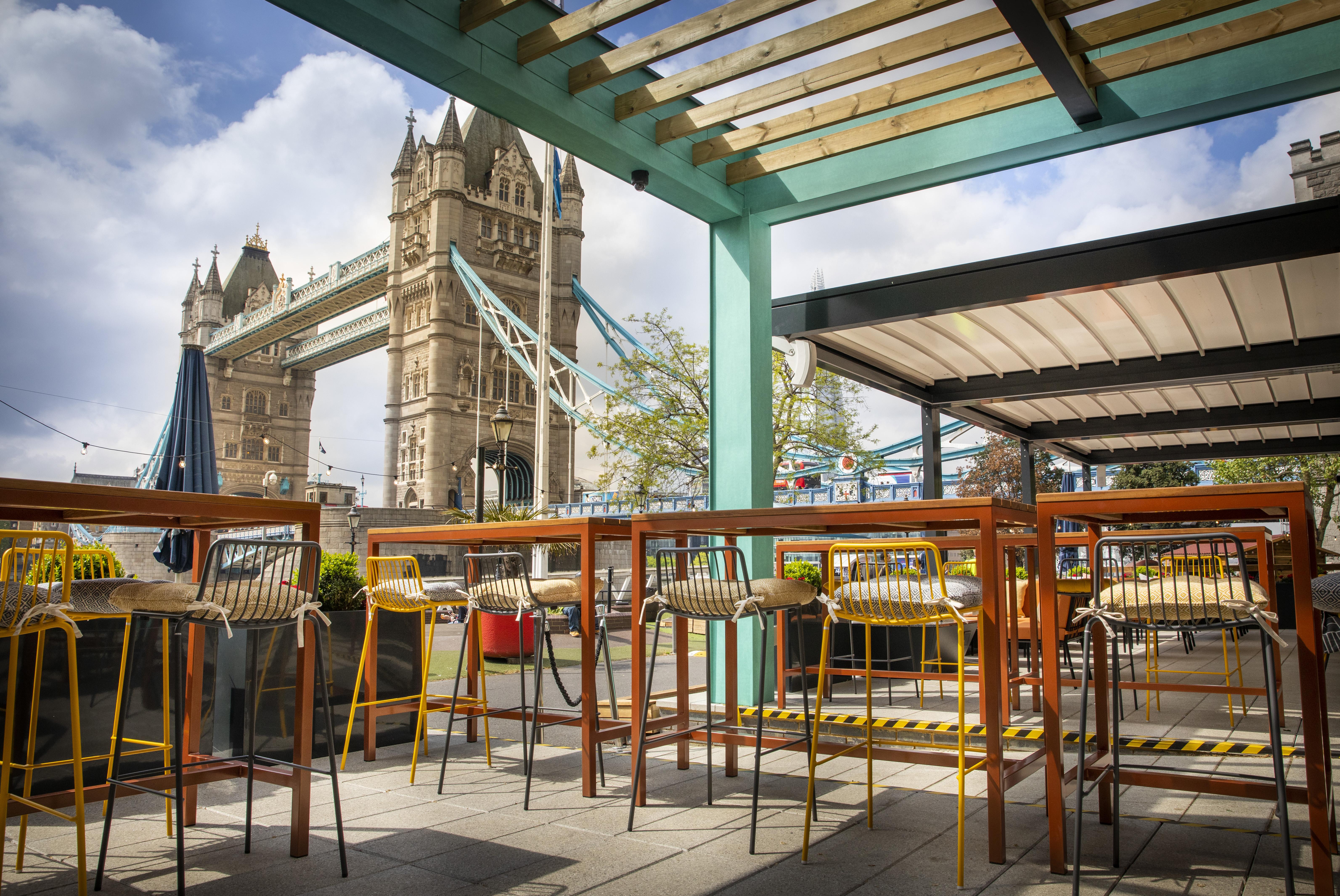 The Tower Hotel, By Thistle Londra Esterno foto The view of the Tower Bridge from the terrace of the restaurant