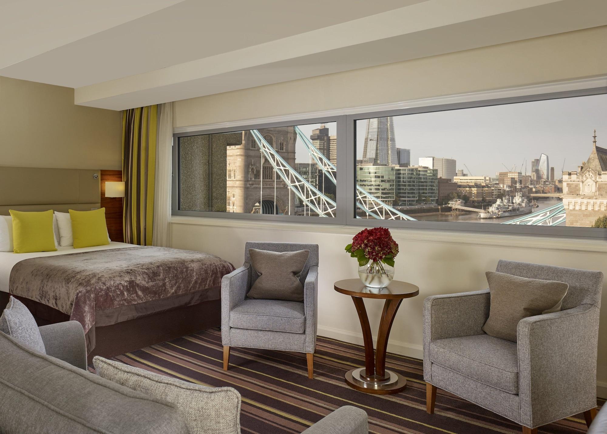 The Tower Hotel, By Thistle Londra Esterno foto The view of Tower Bridge from a room at the hotel