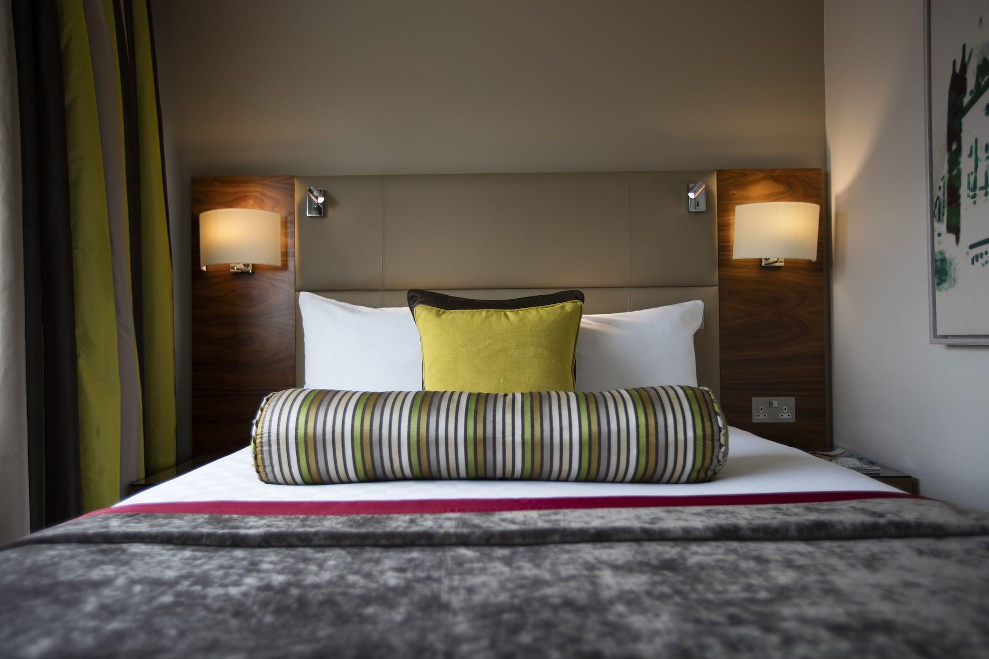 The Tower Hotel, By Thistle Londra Esterno foto A room at the hotel