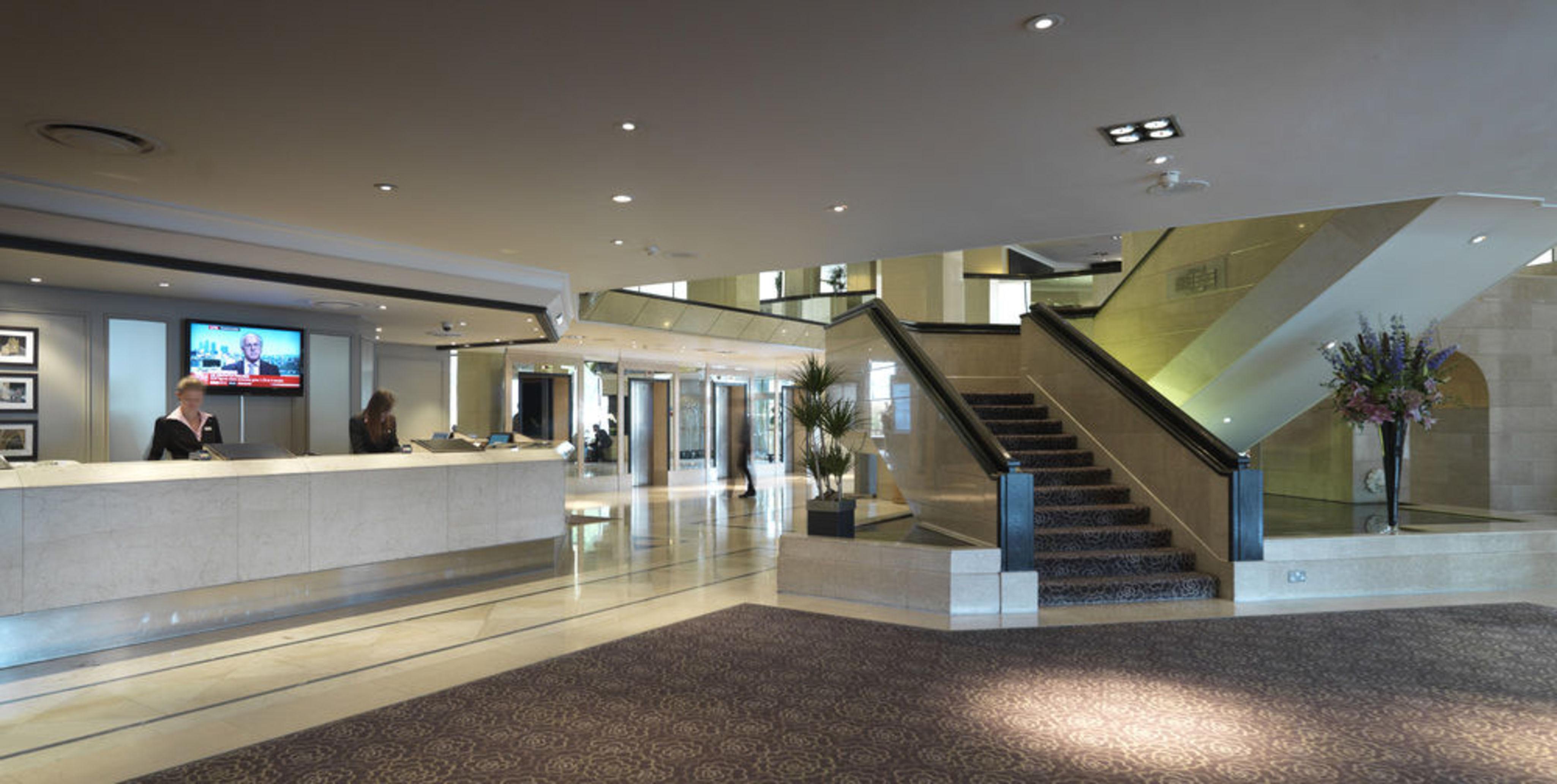 The Tower Hotel, By Thistle Londra Esterno foto Reception