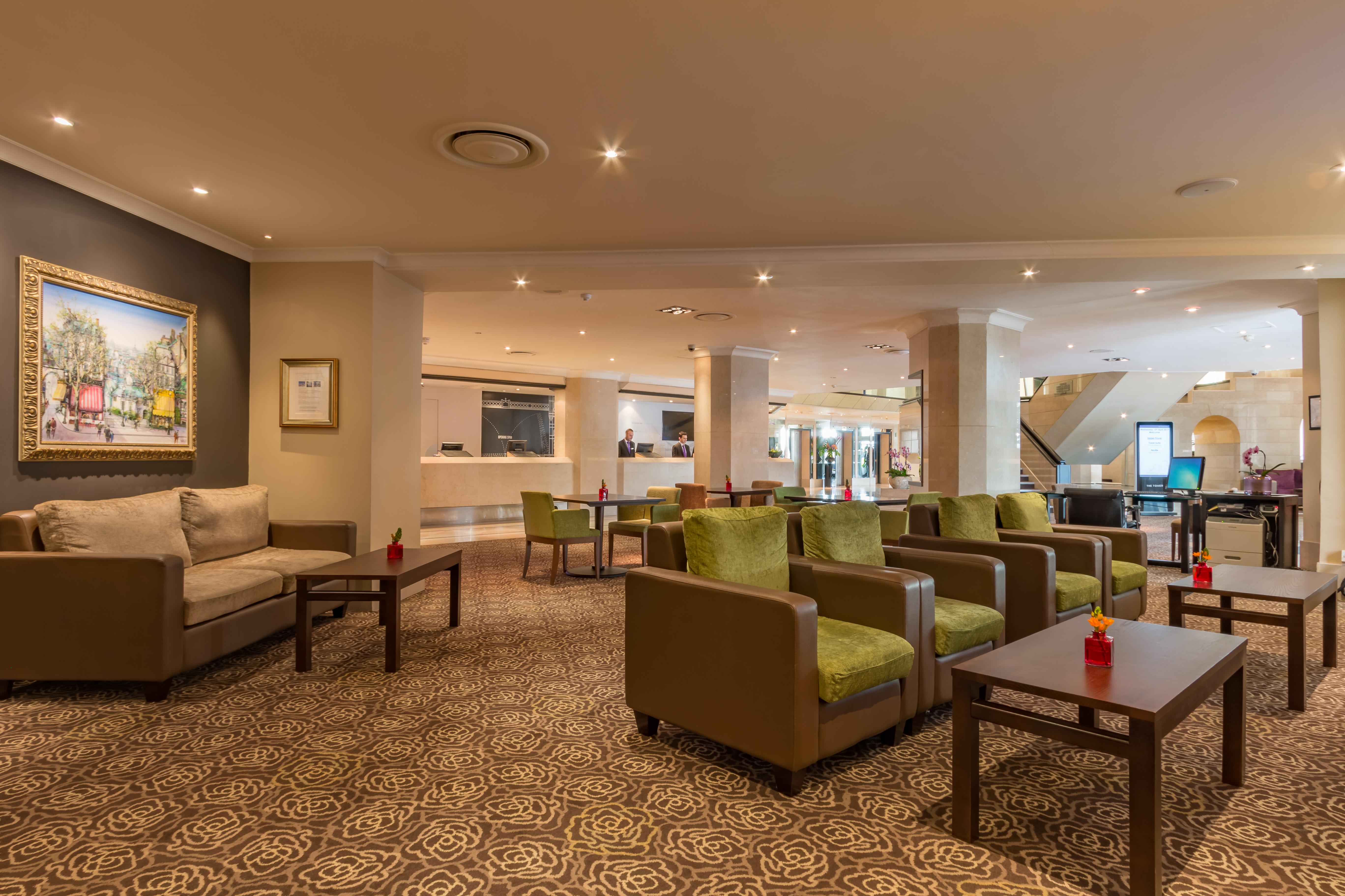The Tower Hotel, By Thistle Londra Esterno foto Reception area