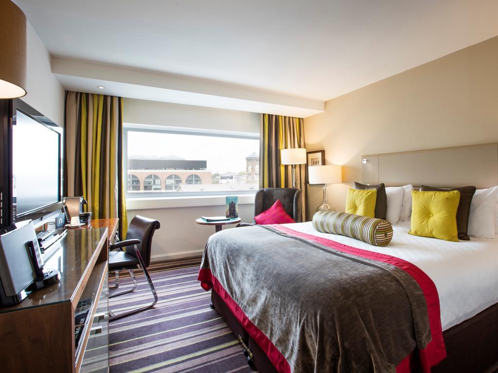 The Tower Hotel, By Thistle Londra Esterno foto A room at the hotel