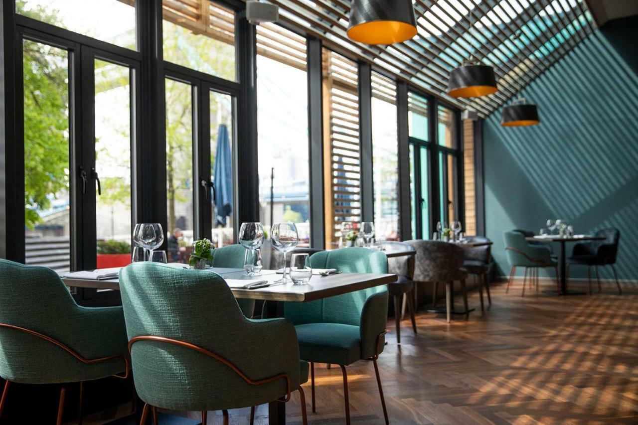 The Tower Hotel, By Thistle Londra Esterno foto Interior of the restaurant