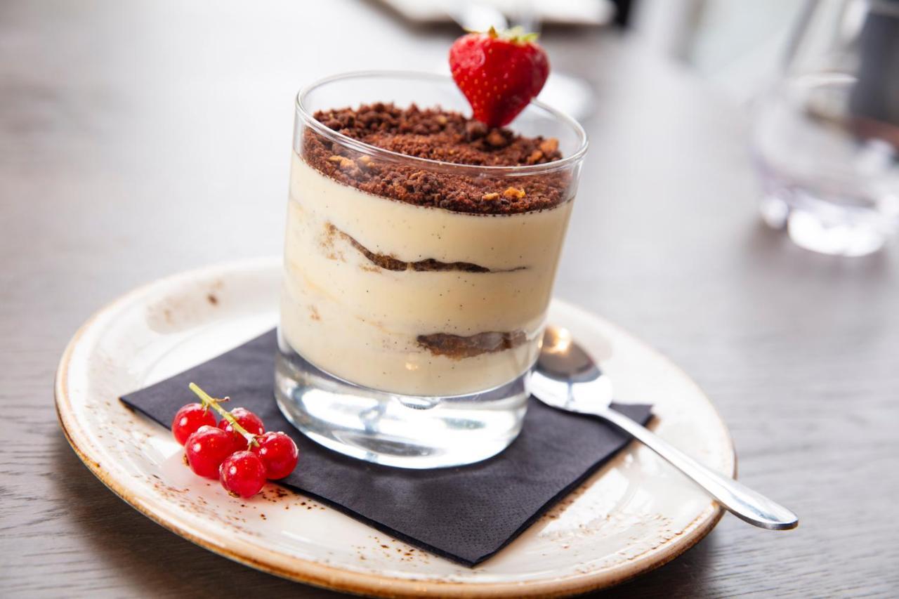 The Tower Hotel, By Thistle Londra Esterno foto Tiramisù